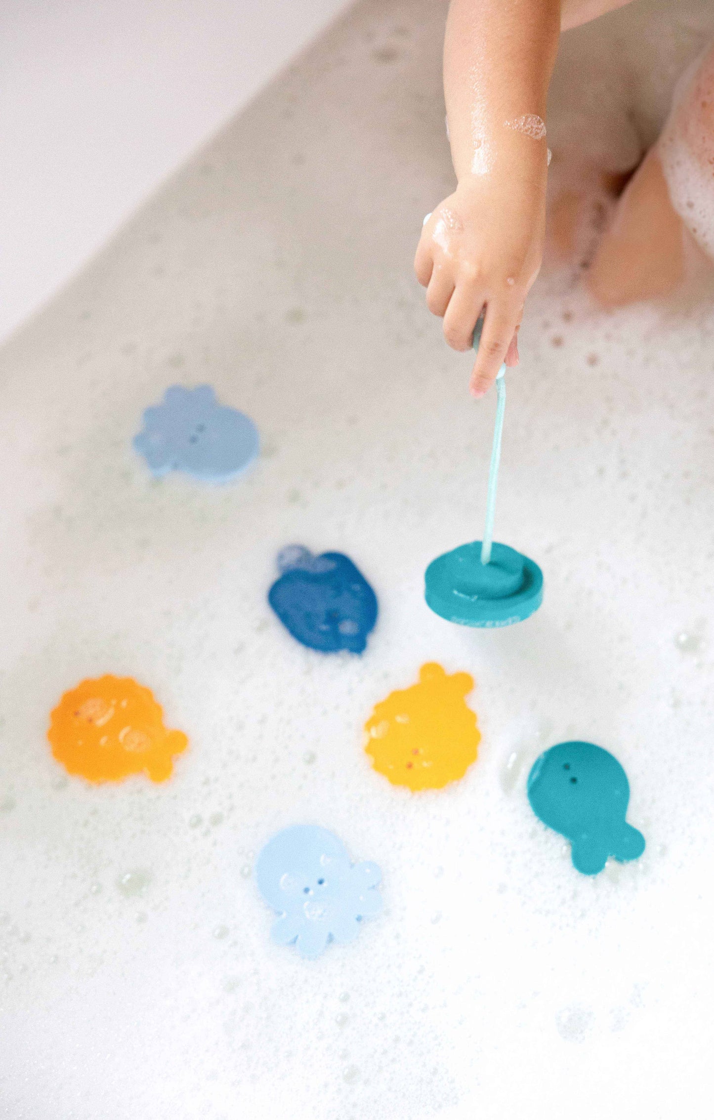 Quut Fishing Bath Stickers: Frog Pond