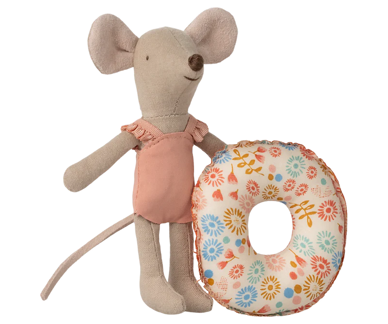 Beach mouse with float, Little sister, Flower