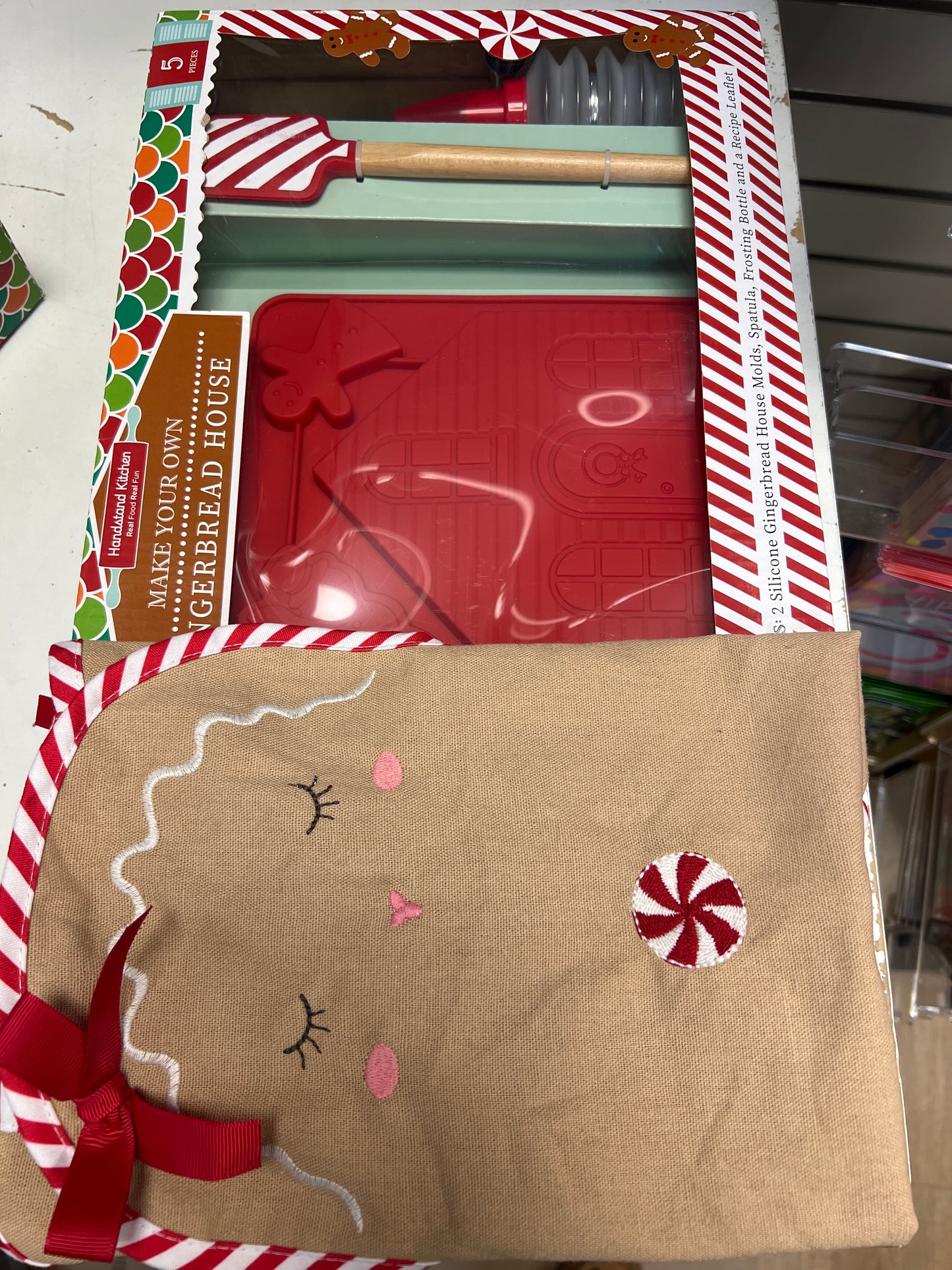 Gingerbread house + apron set