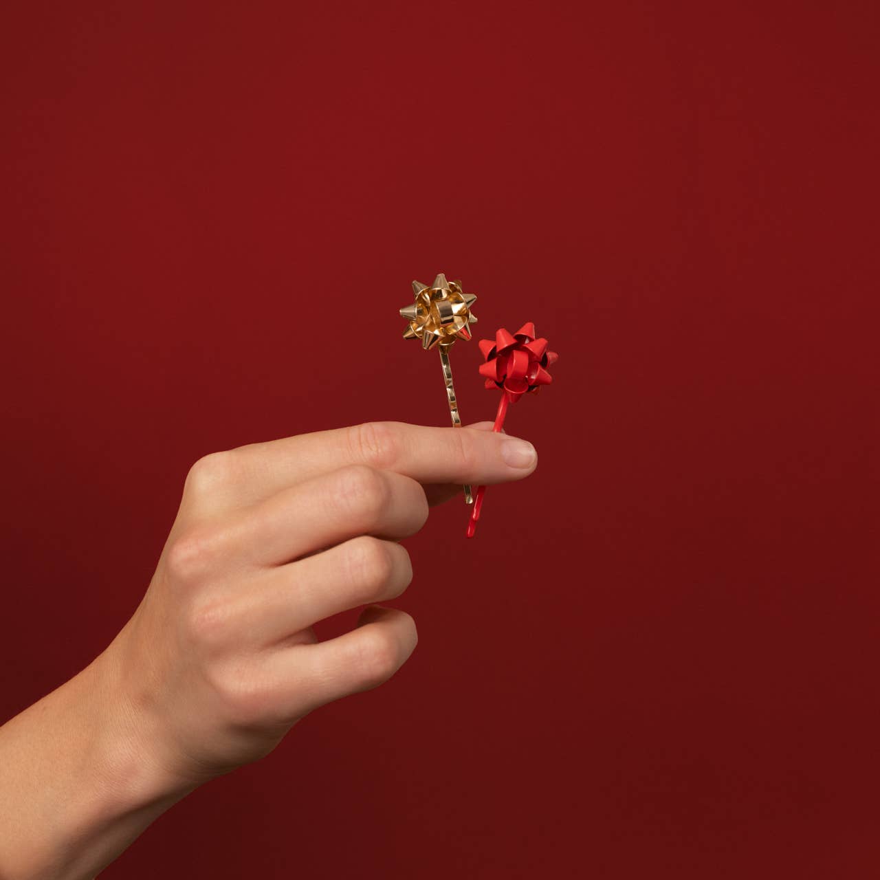 Metal Gift Bow Bobby Pins 4pc Set